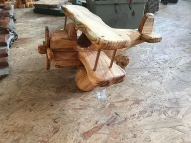 Flugzeug aus Holz
