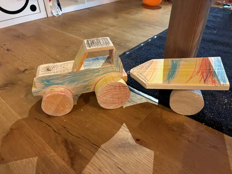 Bemalter Holz-Trecker